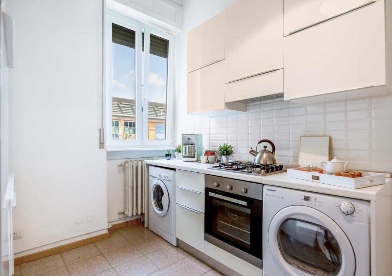 Milanese Elegance - 15 Minutes Duomo Apartment Exterior photo