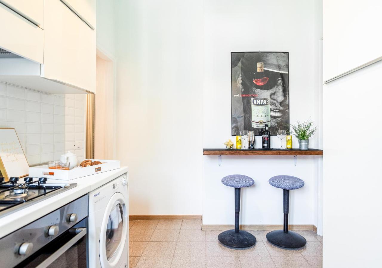 Milanese Elegance - 15 Minutes Duomo Apartment Exterior photo